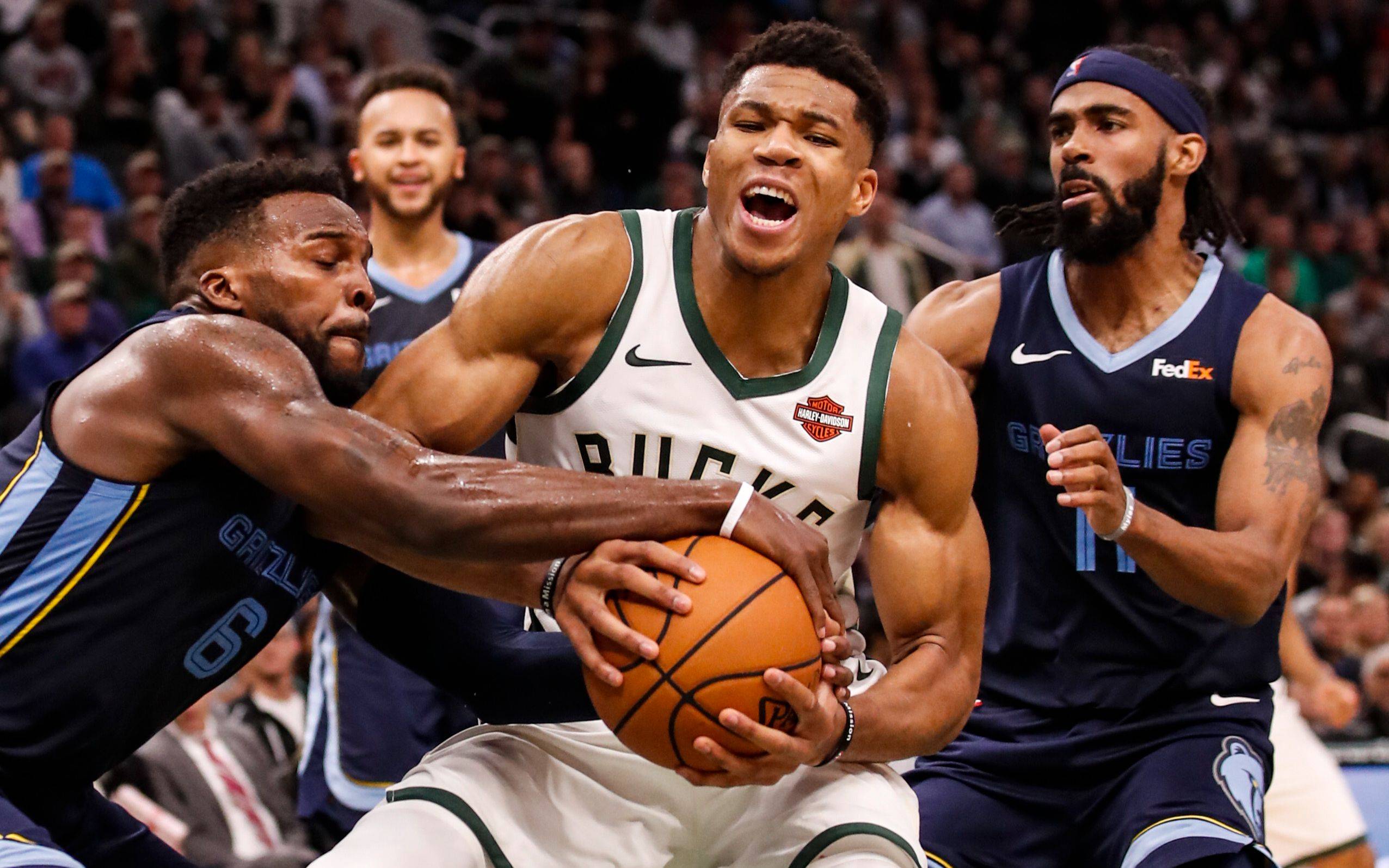 雄鹿大胜独行侠，继续保持不败