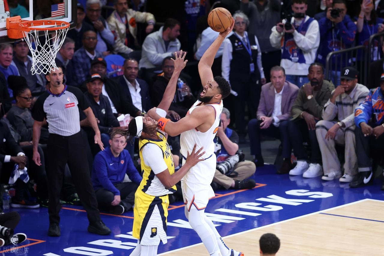 尼克斯主场击败黄蜂，止颓势