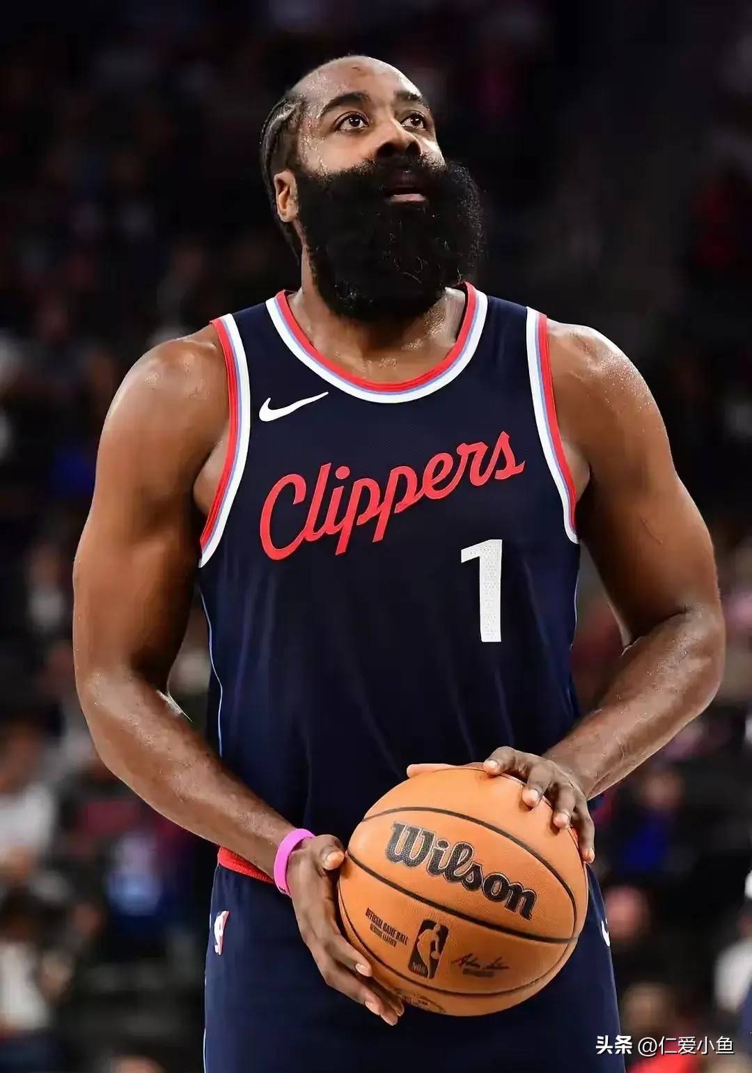 亚洲篮球巨星传闻未来去向，球迷热议不休