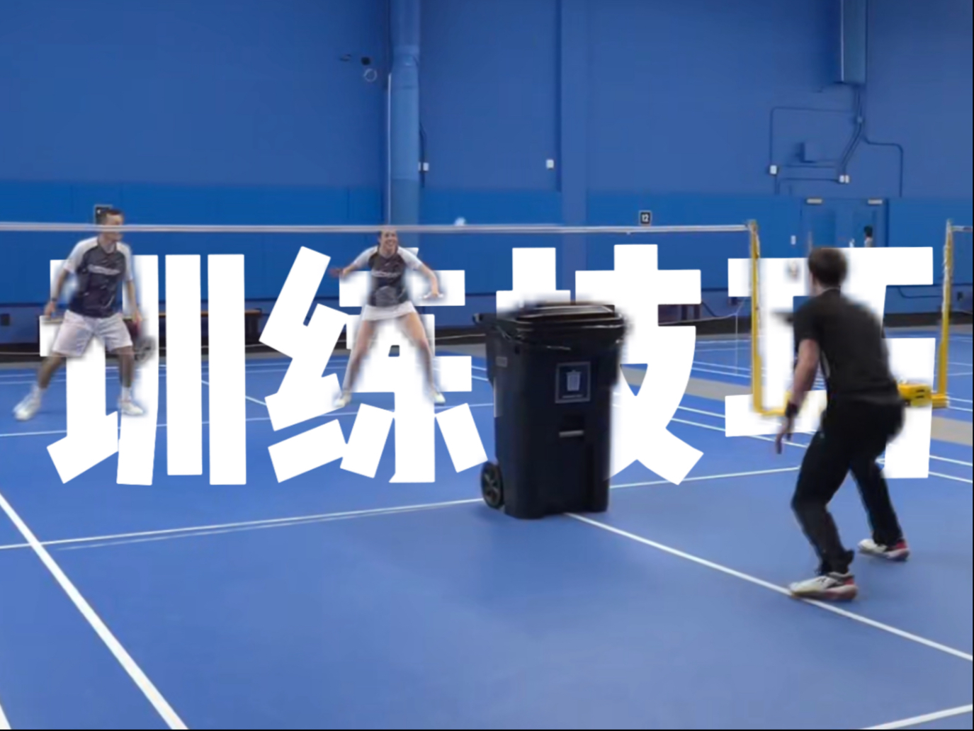 一位年轻球员在训练中展现出了出色的进攻技巧的简单介绍