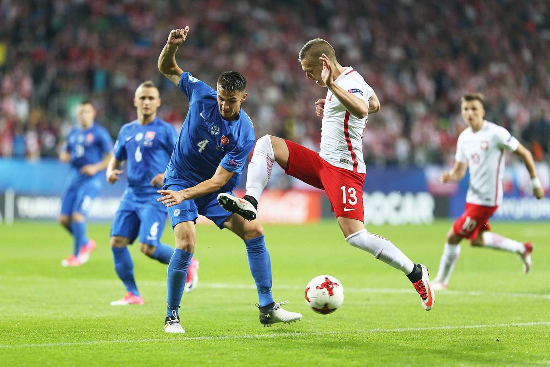 斯洛伐克队打出精彩表现，备受瞩目