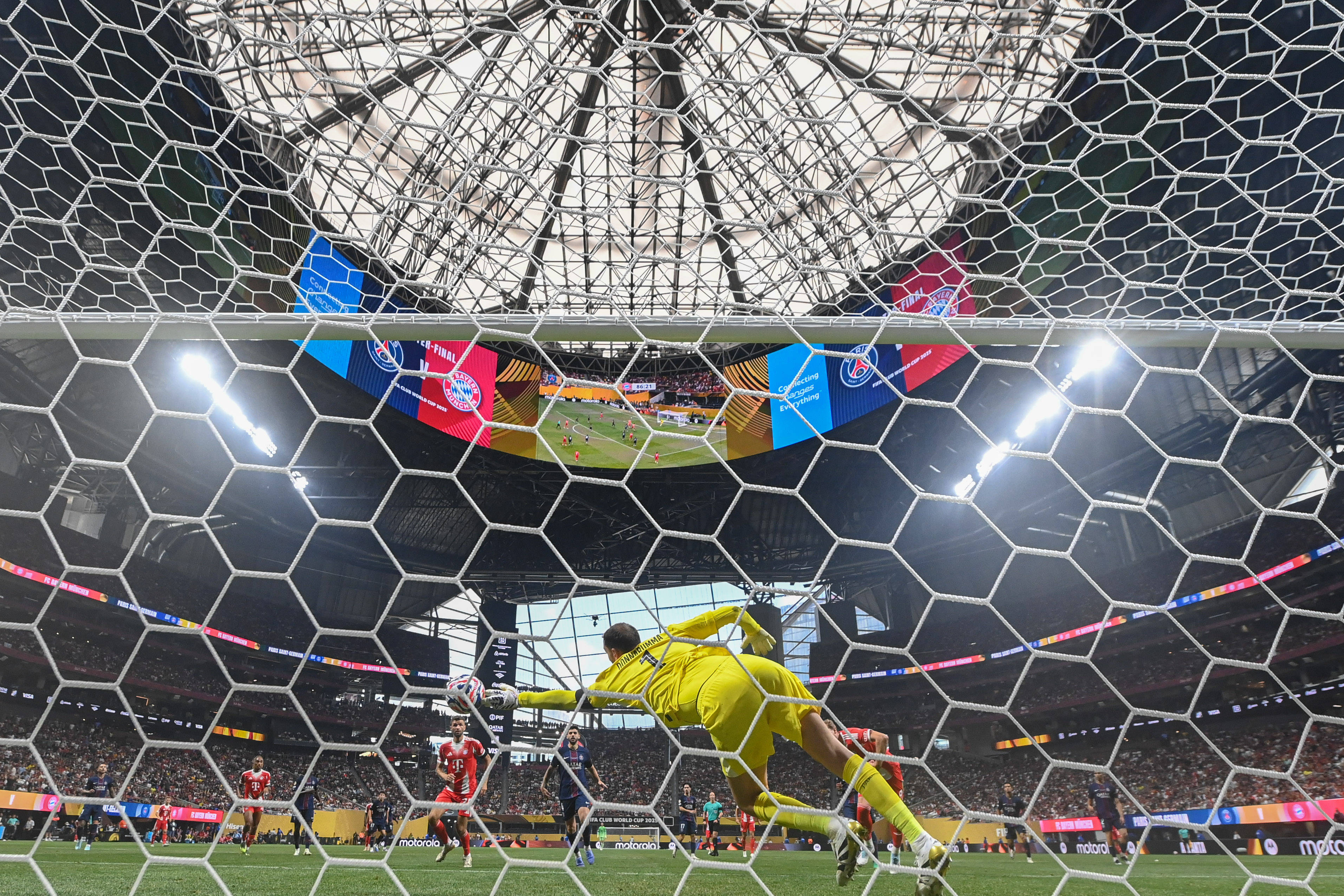 孔帕尼选择法甲，为巴黎圣日耳曼效力的简单介绍