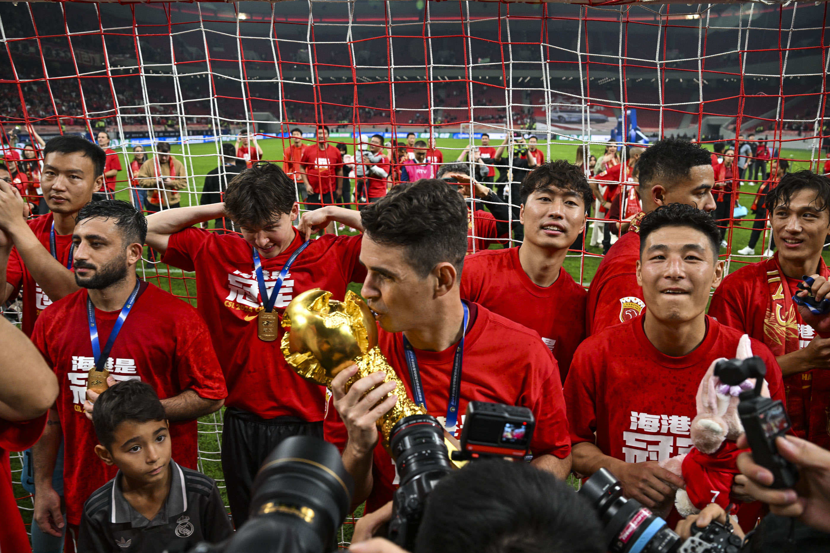 中超联赛火爆开赛，球员风采展现